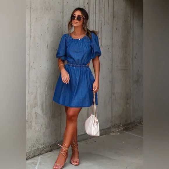 NWT VICI JENISA DENIM PUFF SLEEVE MINI DRESS - DARK DENIM |SIZE SMALL - Picture 2 of 5